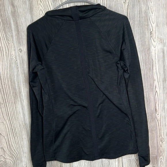 Under Armour 1/4 Zip Size Medium - Picture 4 of 5
